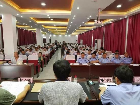 河南方城縣召開學校安全管理暨校車隱患約談會/ 河南方城縣召開學校安全管理暨校車隱患約談會