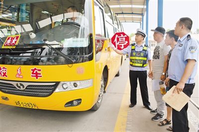 河北:新學期開學之際 如何擰緊校車安全“閥門”? 河北:新學期開學之際 如何擰緊校車安全“閥門”?
