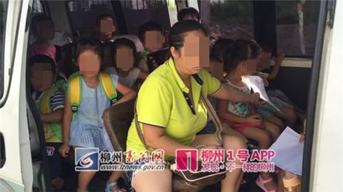 廣西柳城一幼兒園校車超載15人/ 廣西柳城一幼兒園校車超載15人