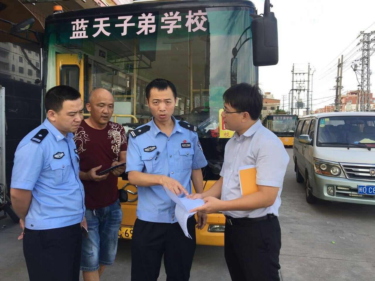 福建晉江開展校車安全管理專項督查/ 福建晉江開展校車安全管理專項督查