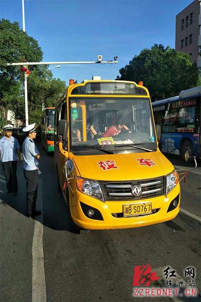 湖南株洲石峰交警加強校車管理 確保平安出行 湖南株洲石峰交警加強校車管理 確保平安出行