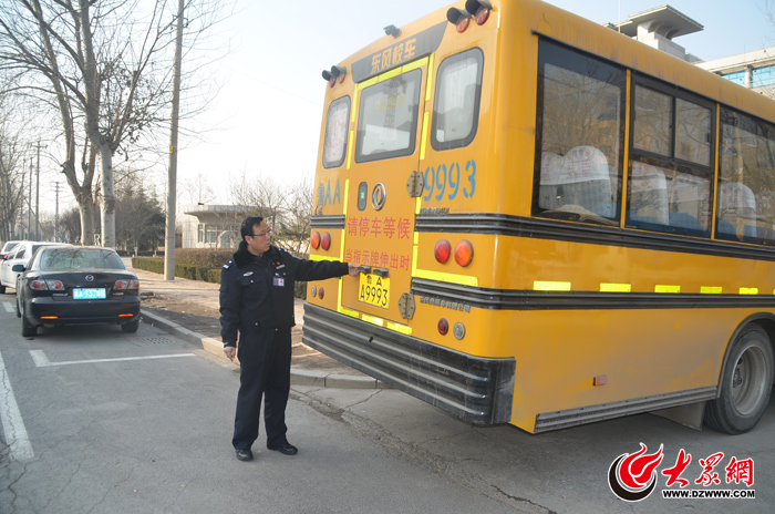 山東省濟南市商河縣:交警開展寒假校園校車安全檢查 山東省濟南市商河縣:交警開展寒假校園校車安全檢查