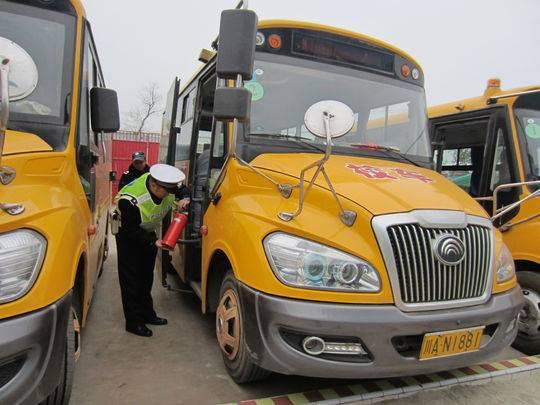 成都開展校車大檢查  讓黑校車無處遁形