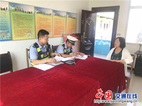 陜西安康恒口大隊：開展幼兒園校車安全大檢查、大宣傳活動