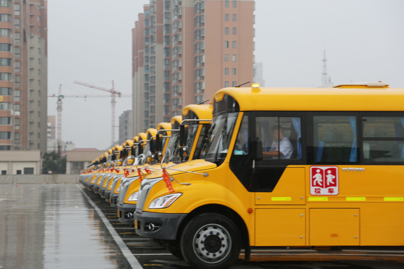 江蘇連云港贛榆區(qū)：學(xué)生今日起坐上專(zhuān)用校車(chē)