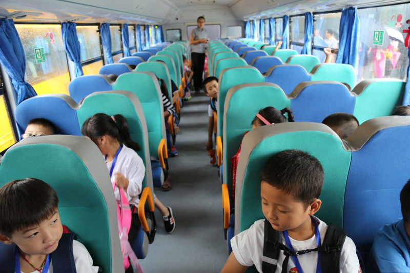 江蘇連云港贛榆區(qū)：學(xué)生今日起坐上專(zhuān)用校車(chē)