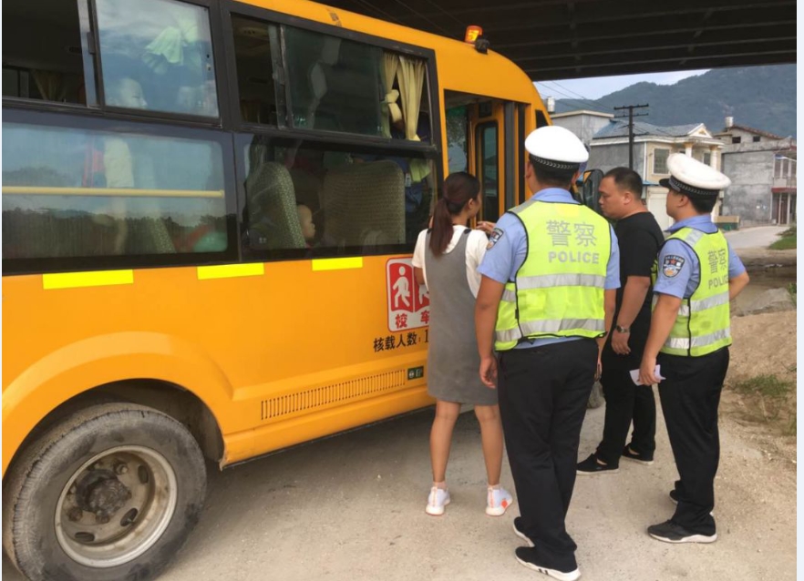 湖南岳陽市南江鎮:開展校車運營安全執法大檢查 湖南岳陽市南江鎮:開展校車運營安全執法大檢查
