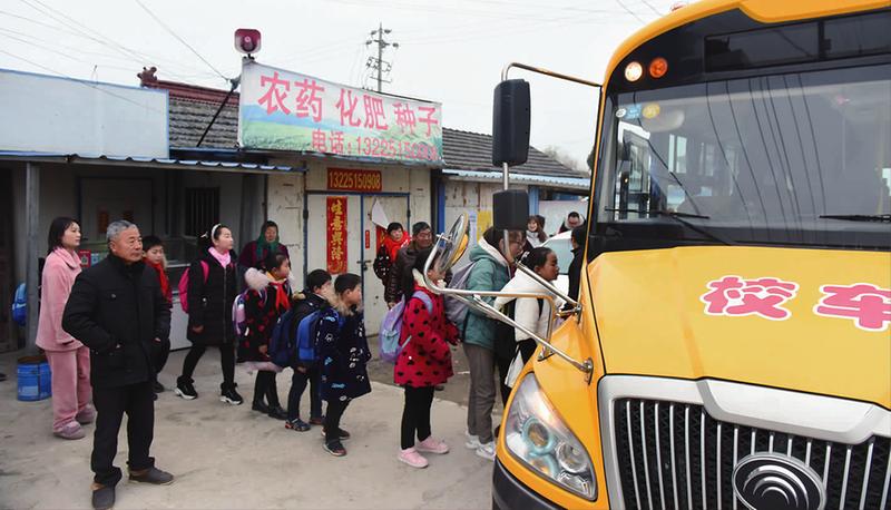 記者體驗“大鼻子校車”：只有A1駕照未必能開校車