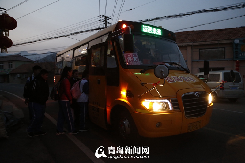 開學首日 2100輛溫馨校車運送15萬青島學生安全到校 開學首日 2100輛溫馨校車運送15萬青島學生安全到校