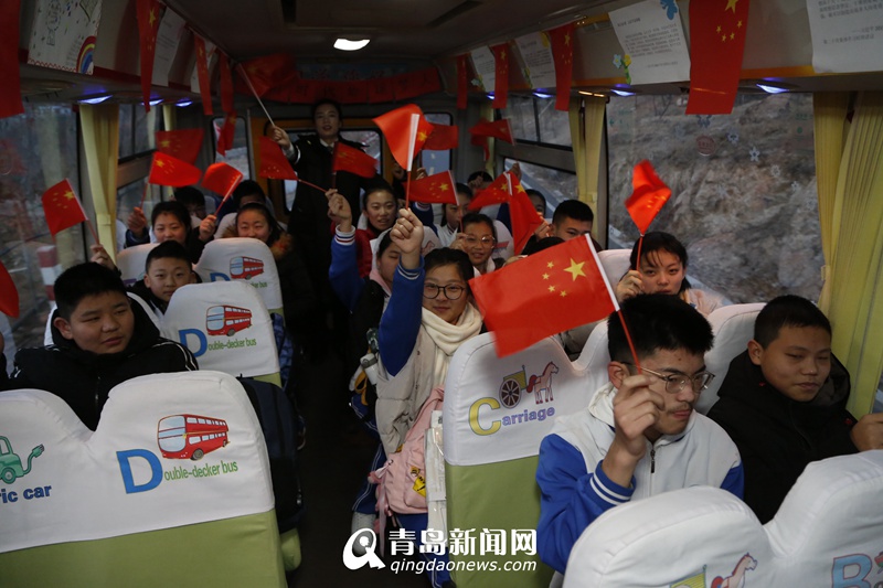 開學首日 2100輛溫馨校車運送15萬青島學生安全到校 開學首日 2100輛溫馨校車運送15萬青島學生安全到校