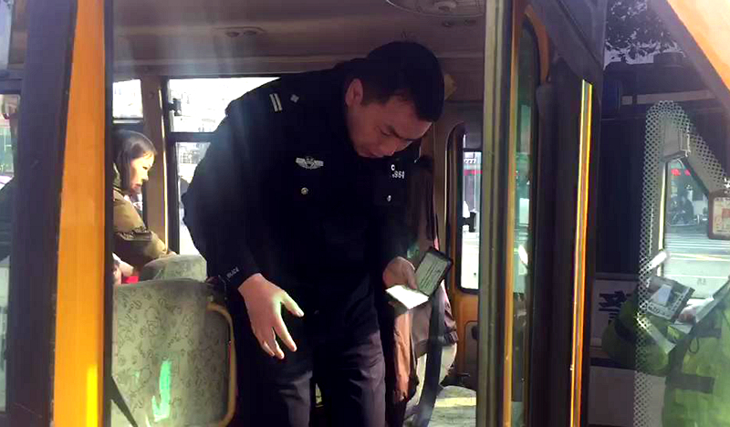 常德交警直屬一大隊集中檢查校車筑牢安全防線