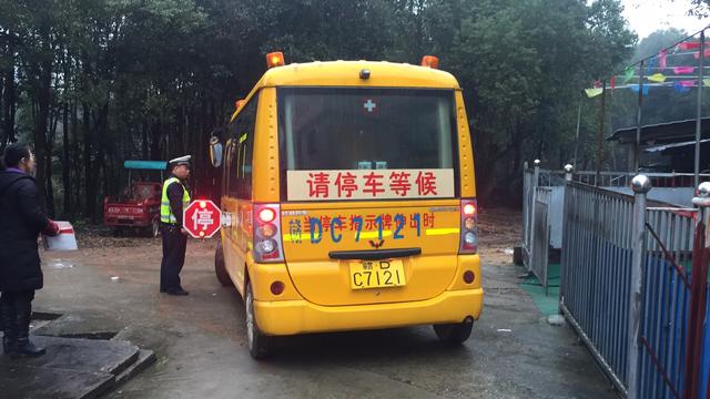吉水交警積極開展校車安全檢查整治行動