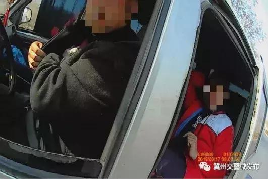 冀州交警查獲一起“黑校車”的嚴(yán)重違法行為！