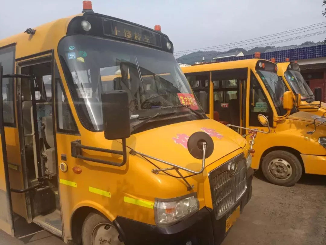 陽新交警查獲三名未有校車駕駛資質的駕駛人/ 陽新交警查獲三名未有校車駕駛資質的駕駛人