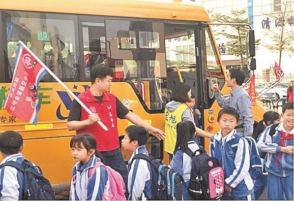 深圳龍華公辦學校學生有校車坐了