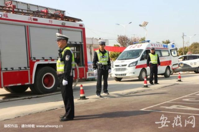 濉溪開展校車“事故、反恐、火警”應急救援演練