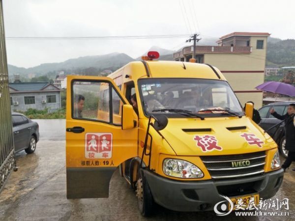 渡頭塘鎮(zhèn)開展校車安全大檢查/ 渡頭塘鎮(zhèn)開展校車安全大檢查