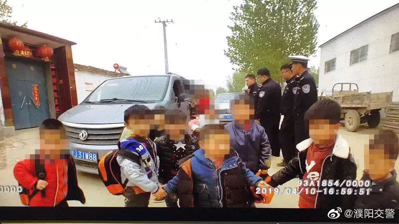 【曝光】濮陽一“黑校車”核載7人，實載18人！