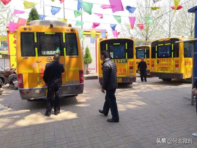 晉州交警排查校車安全隱患不放松/ 晉州交警排查校車安全隱患不放松