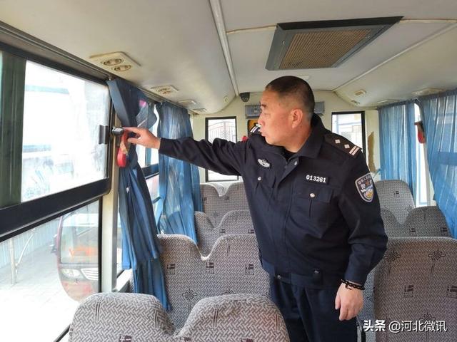 晉州交警排查校車安全隱患不放松/ 晉州交警排查校車安全隱患不放松