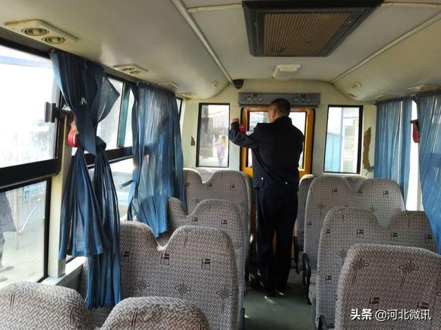 晉州交警排查校車安全隱患不放松/ 晉州交警排查校車安全隱患不放松