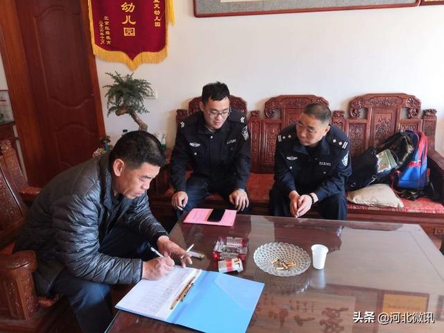 晉州交警排查校車安全隱患不放松/ 晉州交警排查校車安全隱患不放松