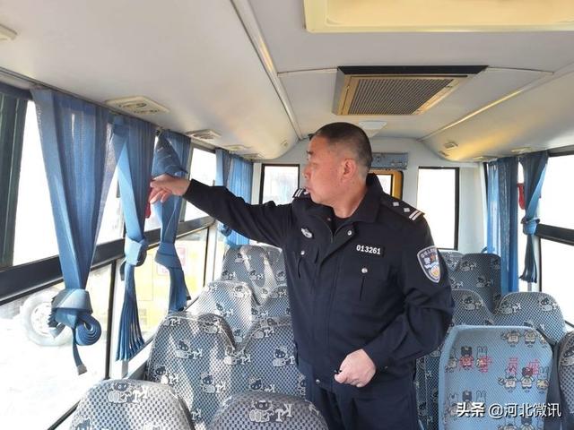 晉州交警排查校車安全隱患不放松/ 晉州交警排查校車安全隱患不放松