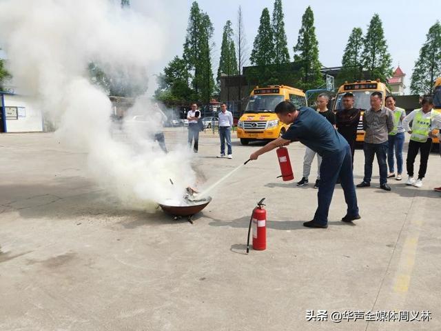 加強校車安全管理，保障乘車學生安全