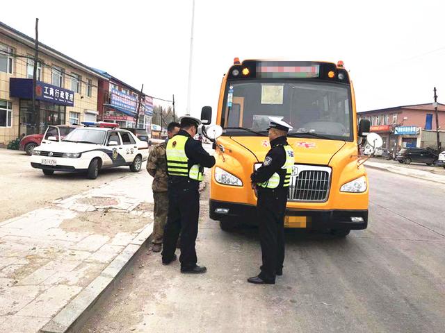 長春交警雙陽大隊深入轄區學校幼兒園，開展校車交通安全隱患排查