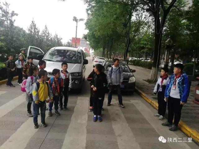 快來圍觀!寶雞交警查獲全市黑校車超員入刑第一案! 快來圍觀!寶雞交警查獲全市