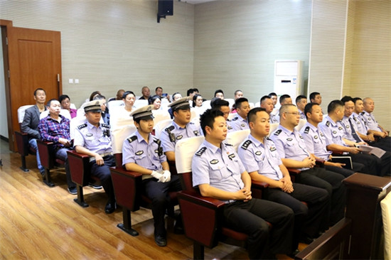 雨城區(qū)法院公開庭審雨城區(qū)首例幼兒園“非法校車”危險(xiǎn)駕駛案