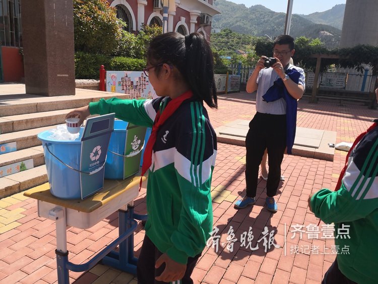 推廣垃圾分類，校車現場教學