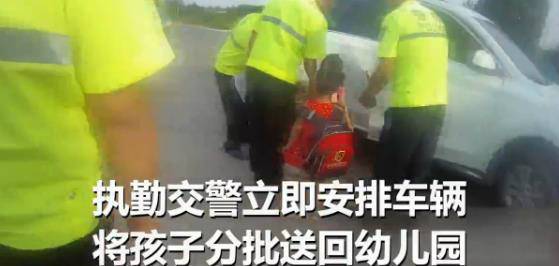 嚴重超員！“黑校車”核載9人實載19人 司機被拘