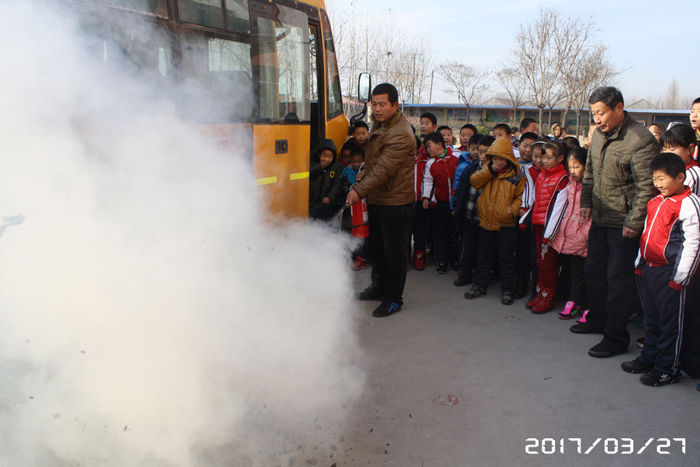商河縣帽楊小學開展校車消防演練活動/ 商河縣帽楊小學開展校車消防演練活動