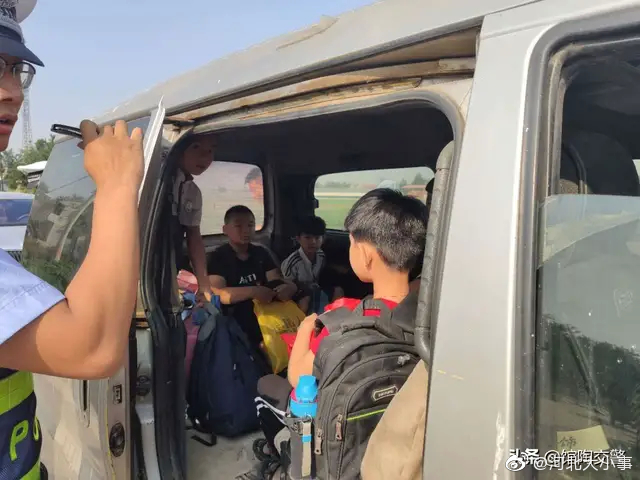 館陶大隊成功查處一輛未取得許可非法接送幼兒“黑校車”