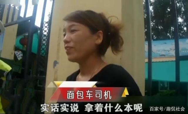 無牌無證黑送子車被查,女司機一問三不知,交警打開車門后傻眼了! 無牌無證黑送子車被查,女司機一問三不知,交警打開車門后傻眼了!