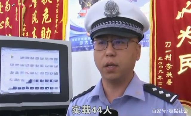 無牌無證黑送子車被查,女司機一問三不知,交警打開車門后傻眼了! 無牌無證黑送子車被查,女司機一問三不知,交警打開車門后傻眼了!