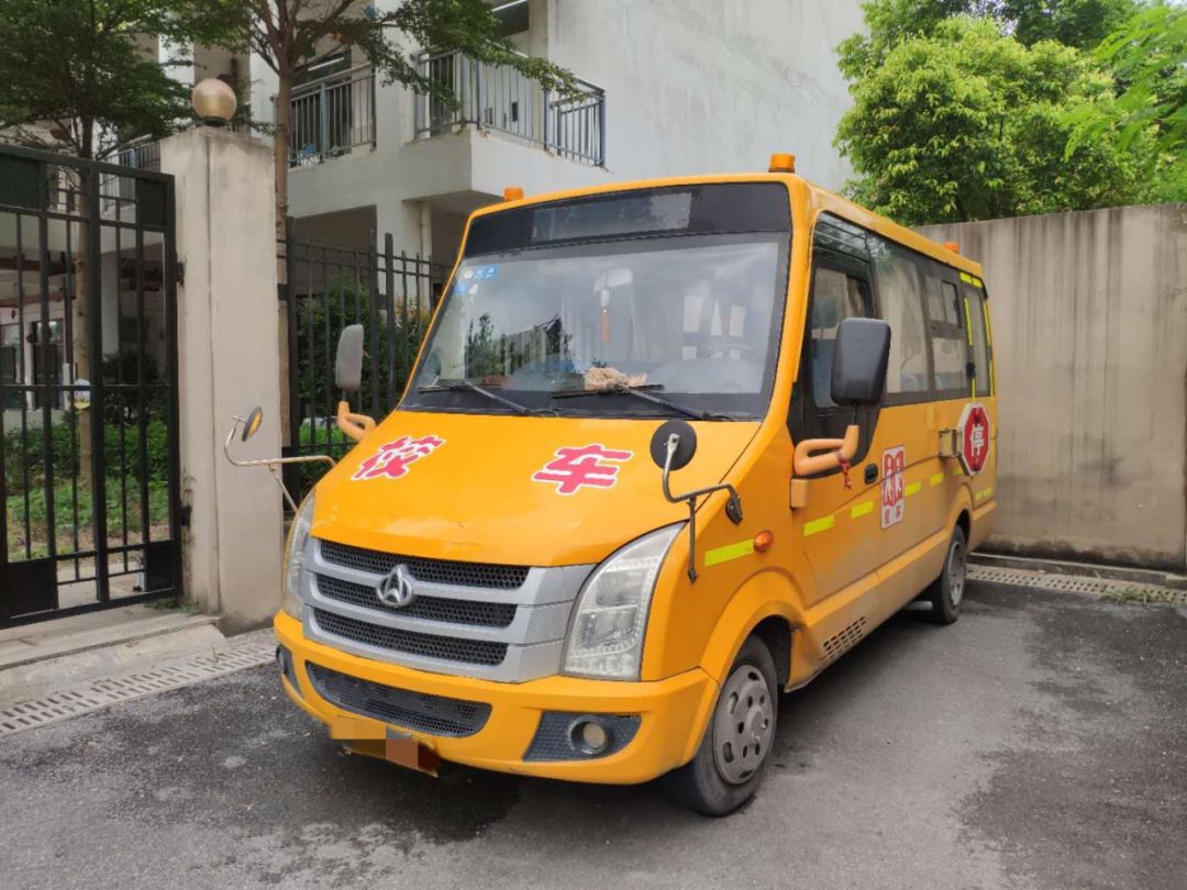 后怕！清城區一幼兒園竟每天用報廢校車接送學生
