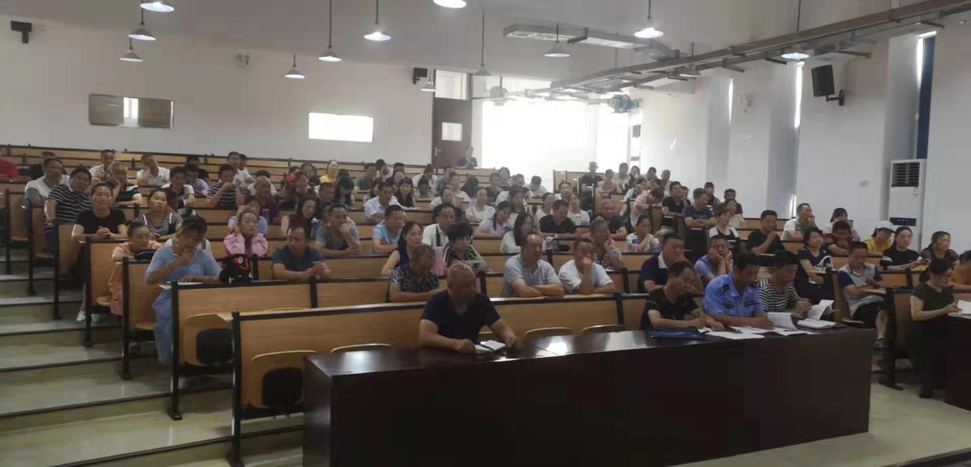 湖北省校車協會送安全下基層,走進老河口 湖北省校車協會送安全下基層,走進老河口