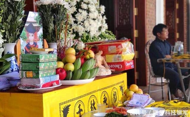 6歲男孩乘校車上學被遺忘在車里，下午被發現時已經死亡