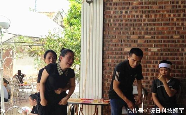 6歲男孩乘校車上學被遺忘在車里，下午被發現時已經死亡