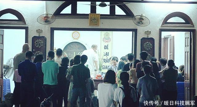 6歲男孩乘校車上學被遺忘在車里，下午被發現時已經死亡