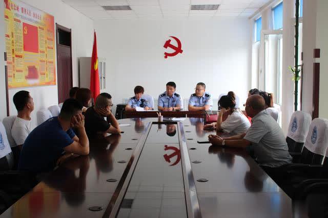 安達交警組織幼兒園負責人和校車駕駛員負責人召開交通安全培訓會