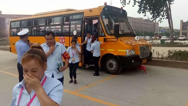 新學期未央交警深入校車單位宣講安全排查隱患/ 新學期未央交警深入校車單位宣講安全排查隱患