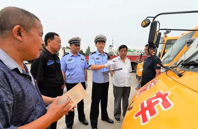 校車“體檢”迎開學(xué) 校車“體檢”迎開學(xué)