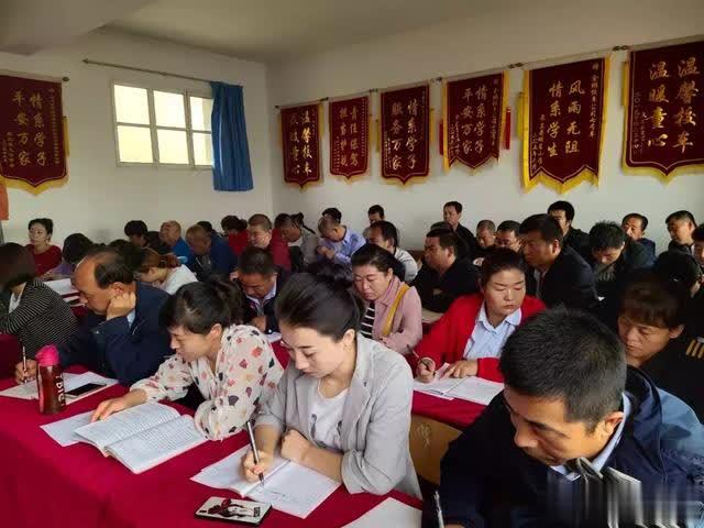 皋蘭公安交警加強(qiáng)校車(chē)安全培訓(xùn)/ 皋蘭公安交警加強(qiáng)校車(chē)安全培訓(xùn)