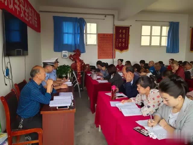 皋蘭公安交警加強(qiáng)校車(chē)安全培訓(xùn)/ 皋蘭公安交警加強(qiáng)校車(chē)安全培訓(xùn)