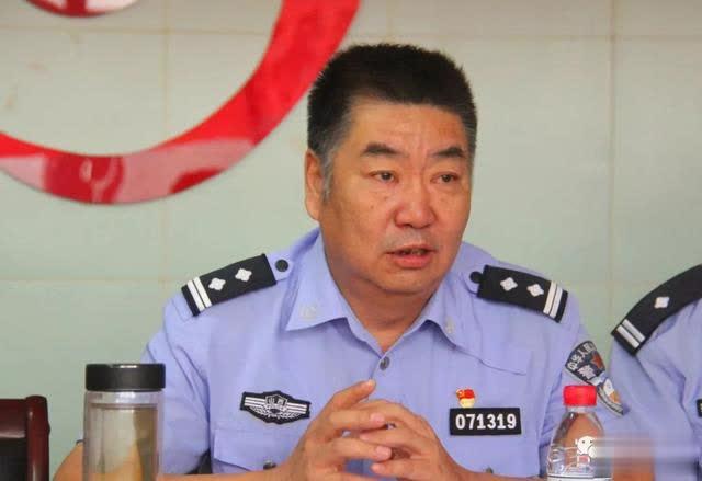 原平市公安局交警大隊深入校車公司開展交通安全宣傳活動/ 原平市公安局交警大隊深入校車公司開展交通安全宣傳活動