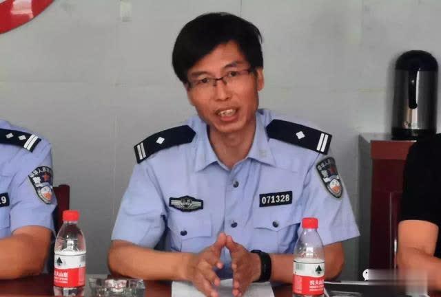 原平市公安局交警大隊深入校車公司開展交通安全宣傳活動/ 原平市公安局交警大隊深入校車公司開展交通安全宣傳活動