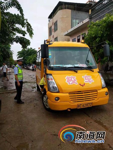 臨高交警采取行動對逾期未檢驗、未報廢校車“清零”